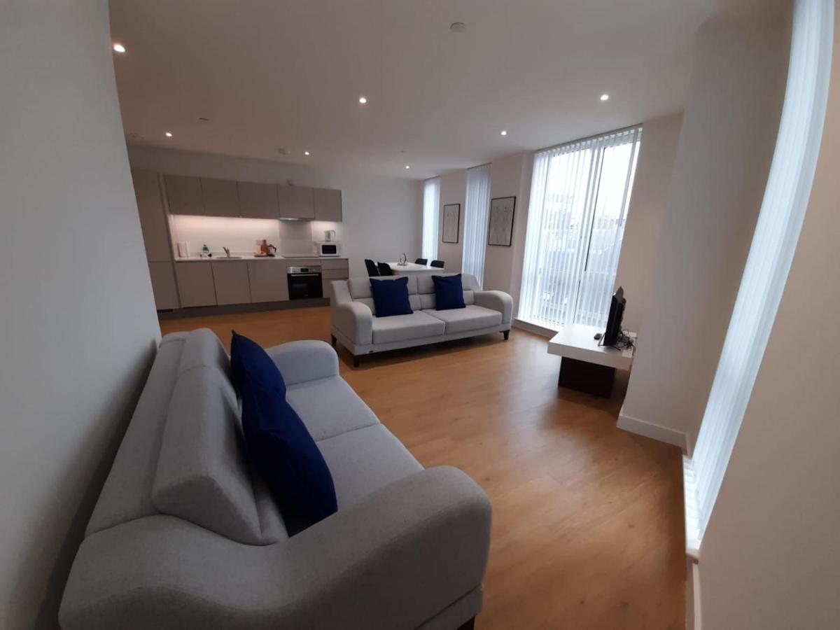 Berks Luxury Serviced Apartments , Free Parking, Free Gym And Free Wifi Bracknell Exterior foto