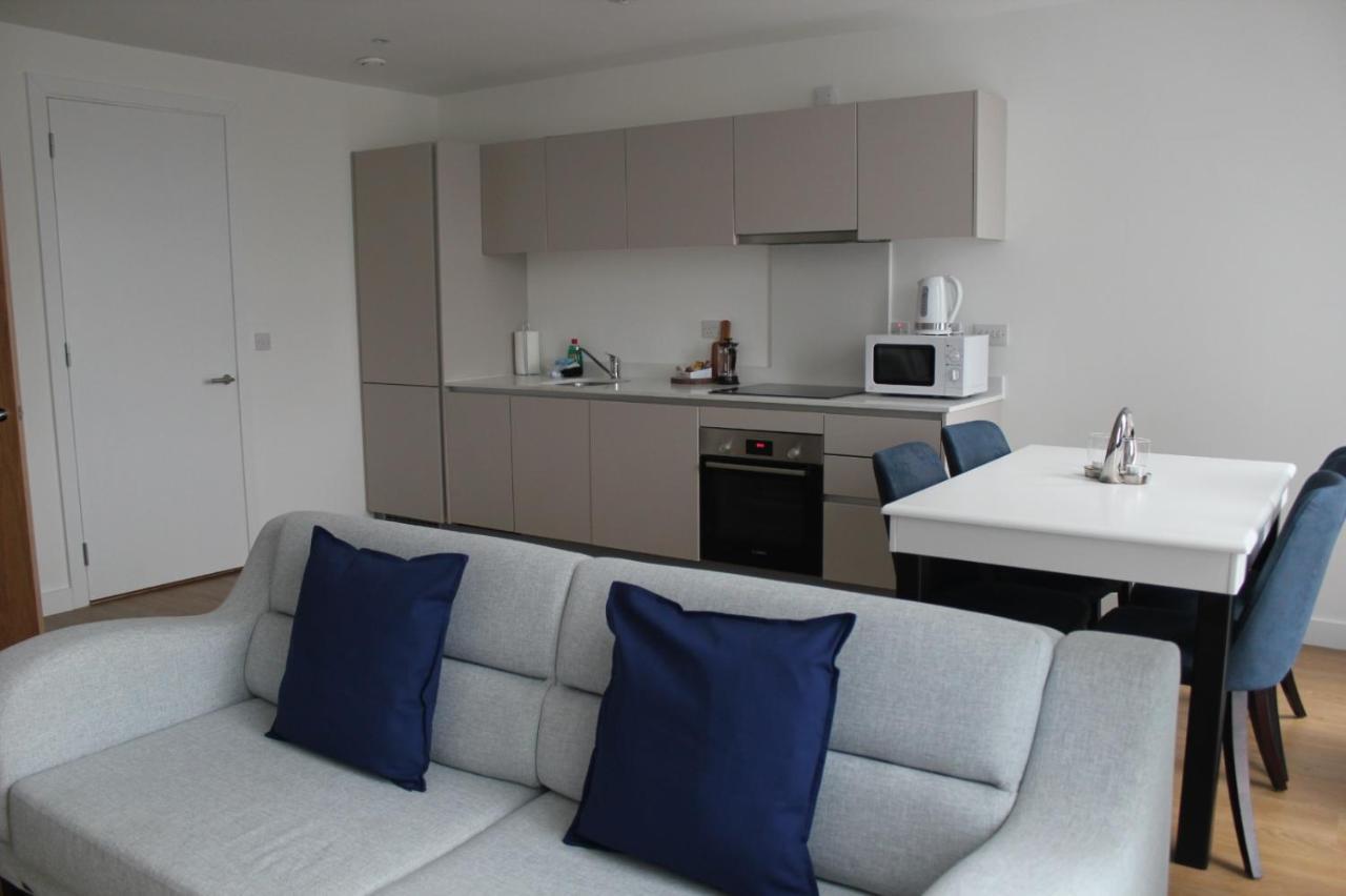 Berks Luxury Serviced Apartments , Free Parking, Free Gym And Free Wifi Bracknell Exterior foto
