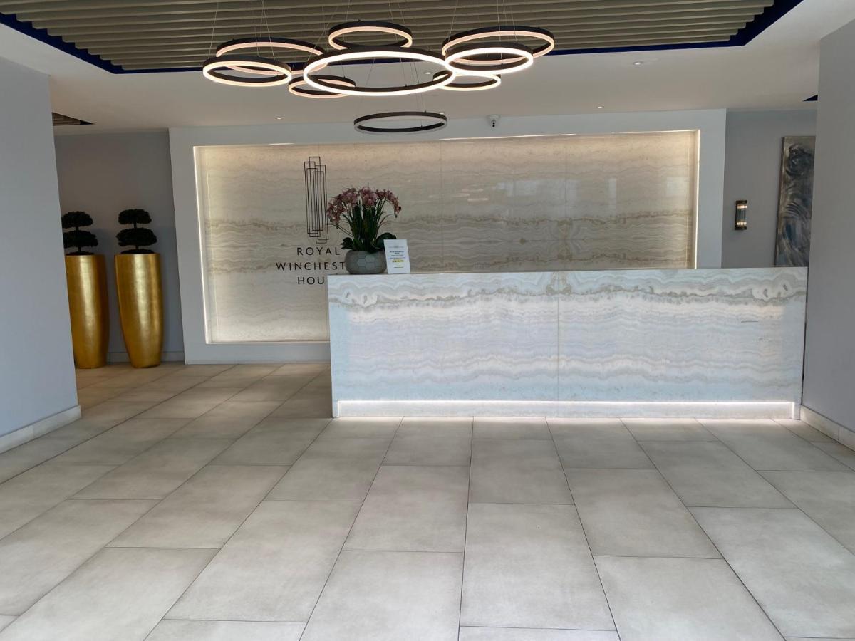 Berks Luxury Serviced Apartments , Free Parking, Free Gym And Free Wifi Bracknell Exterior foto