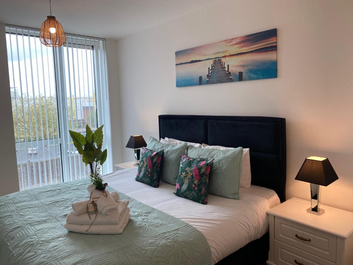 Berks Luxury Serviced Apartments , Free Parking, Free Gym And Free Wifi Bracknell Exterior foto