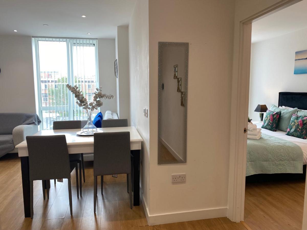 Berks Luxury Serviced Apartments , Free Parking, Free Gym And Free Wifi Bracknell Exterior foto
