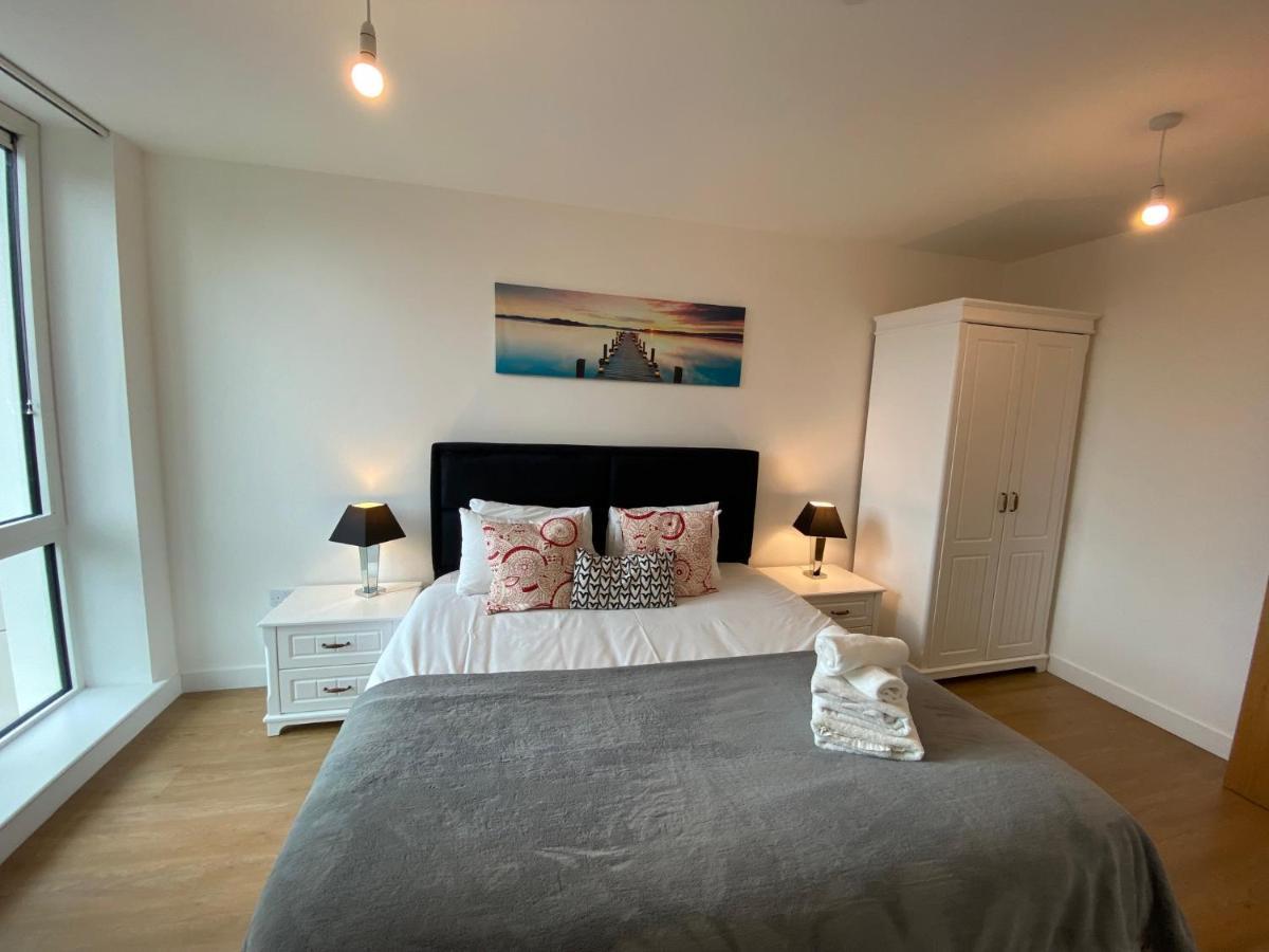 Berks Luxury Serviced Apartments , Free Parking, Free Gym And Free Wifi Bracknell Exterior foto